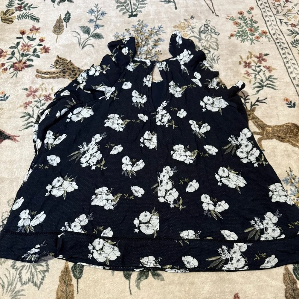 Abercrombie & Fitch Floral Sleeveless Top - navy and White L NWT